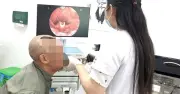 Thói quen nhai đá viên gây áp xe quanh amidan, suy hô hấp nặng