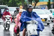 Thời tiết ngày 10/5: Bắc Bộ mưa dông, Nam Bộ nắng nóng trên 36 độ C