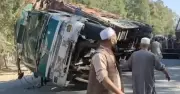 Thảm kịch xe tải lật tại Afghanistan: 22 người chết, nhiều trẻ em và phụ nữ