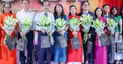 Thành công không chỉ đo bằng điểm số, thầy hiệu trưởng nhắn nhủ học sinh