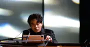 Tài năng piano trẻ Nguyễn Việt Trung thăng hoa cùng nghệ sĩ Dương Cầm Kỳ Cựu