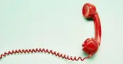 Tại sao dây điện thoại cố định lại có thiết kế xoắn?
