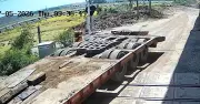 Tài xế xe đầu kéo vượt rào chắn đường sắt ở Đắk Lắk bị phạt 5 triệu