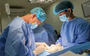 Tiêm kích cỡ để cải thiện chuyện phòng the, người đàn ông nhận cái kết ám ảnh