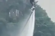 Tạm dừng trình diễn flyboard tại Hoa Lư sau sự cố khách chìm dưới hồ