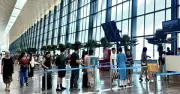 Tân Sơn Nhất đón 795 chuyến bay, giá vé máy bay cao ngang Tết