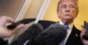 Tổng thống Trump bị tố tham nhũng vì giao dịch cổ phiếu Nvidia