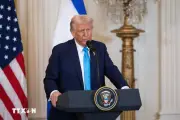 Tổng thống Trump rút vụ kiện 10 tỷ USD đối với cơ quan thuế Mỹ
