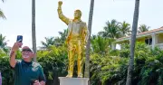 Tượng vàng khổng lồ của ông Trump gây tranh cãi về thờ cúng