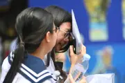 Đề toán thi lớp 10 Hà Nội 2026: Học sinh khóc nức nở, giáo viên nói gì?