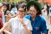 Đề toán thi vào lớp 10 Hà Nội: Học sinh khóc nức nở, giáo viên nhận định gì?