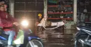 TP.HCM ngập nặng do mưa lớn, dự báo mưa tiếp diễn trong nhiều ngày