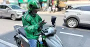 TP.HCM: Shipper, xe ôm công nghệ phải chuyển sang xe điện từ năm 2028