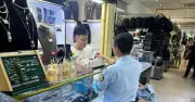 TPHCM truy quét hàng giả tại Saigon Square và chợ Bến Thành