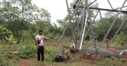 Trụ điện 110 kV không đai ốc ngã đổ, người dân thấp thỏm lo mùa mưa bão