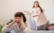 Trẻ thông minh thường có 3 đặc điểm khiến cha mẹ bất lực