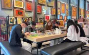 Tranh thép: Sức hút mới cho giới trẻ tại Bảo tàng Hà Nội