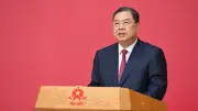 Trao Huy hiệu 35 năm tuổi Đảng cho hai đảng viên Đảng bộ Chính phủ