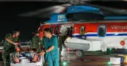 Trực thăng quân y vượt biển đêm cứu hai bệnh nhân từ Trường Sa