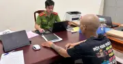 Triệu tập người đàn ông đánh mẹ phát trực tiếp lên mạng xã hội
