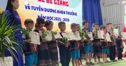 Trường học ở Đà Nẵng tặng cây sâm Ngọc Linh cho học sinh giỏi