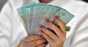 Trúng xổ số từ 5 triệu đồng: Có bắt buộc nhận chuyển khoản?