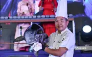 Trình diễn phi lê cá ngừ đại dương hấp dẫn du khách tại Đắk Lắk