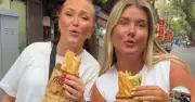 Trào lưu 'Stand Banh Mi' gây sốt mạng xã hội, du khách nước ngoài mê mẩn
