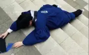 Trào lưu 'Zombieing' giả chết nơi công cộng gây phẫn nộ trên mạng xã hội
