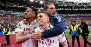 Trossard tỏa sáng, Arsenal đánh bại West Ham 1-0 tại London