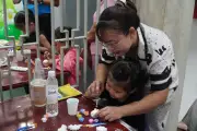 Tết Thiếu nhi đặc biệt của những chiến binh nhí tại bệnh viện ở TPHCM