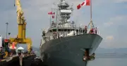 Tàu chiến Canada HMCS Charlottetown thăm Đà Nẵng, tăng cường hợp tác