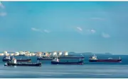 Tàu hàng phát nổ tại eo biển Oman, nghi do tấn công từ Iran