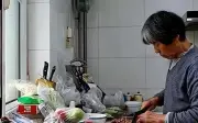 Tuổi già sống cùng con tưởng hạnh phúc ai ngờ trở thành người thừa