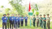 Tuổi trẻ Đà Nẵng thắp sáng vùng biên với công trình năng lượng mặt trời và đường cờ Tổ quốc