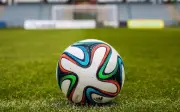 UEFA cấm HLV quay lén nữ cầu thủ tham gia bóng đá trọn đời