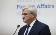 Ukraine đề xuất châu Âu tham gia đàm phán ngừng bắn sân bay với Nga