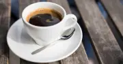 Uống cà phê lúc bụng đói: Nguy cơ tổn thương mạch máu và cách phòng tránh