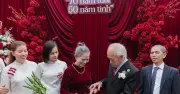 Vợ chồng 70 tuổi làm đám cưới vàng, lời nhắn nhủ khiến con cháu nghẹn ngào