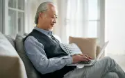 Vừa nghỉ hưu tôi đã tránh xa họ hàng bạn bè kiểu này, từng bị chửi vô tình nhưng giờ ai cũng tỉnh táo