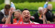 Video CĐV Arsenal vỡ òa cảm xúc sau chức vô địch Premier League 2025/26