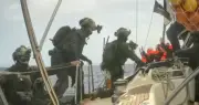 Video gần 100 nhà hoạt động nhân đạo bị Israel bắt giữ trên biển