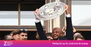 Video Kompany quay cuồng tại bữa tiệc ăn mừng chức vô địch Bundesliga