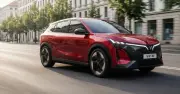 VinFast VF 8 thế hệ mới ra mắt: Giá từ 999 triệu, pin 60,13 kWh, đi 500 km