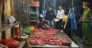 Xử lý điểm bán thịt xương bò ở vỉa hè Hà Nội, phạt gần 30 triệu đồng