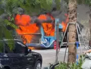 Xe buýt đang lưu thông bất ngờ bốc cháy ngùn ngụt trên đường phố Hà Nội
