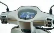 Xe ga 150cc giá 26 triệu đồng thiết kế cổ điển, trang bị màn LCD, smartkey, cốp rộng rẻ hơn Vision, chỉ như xe số Wave Alpha phù hợp chị em công sở