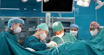 10 giờ hồi sức cấp cứu cứu sống bé trai 11 tuổi bị xe cán qua người