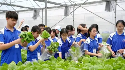 100 học sinh THCS TP.HCM trải nghiệm nghề nông thôn truyền thống và công nghệ cao