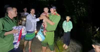 3 giờ tìm kiếm bé trai hơn 2 tuổi mất tích khi trời mưa lớn
